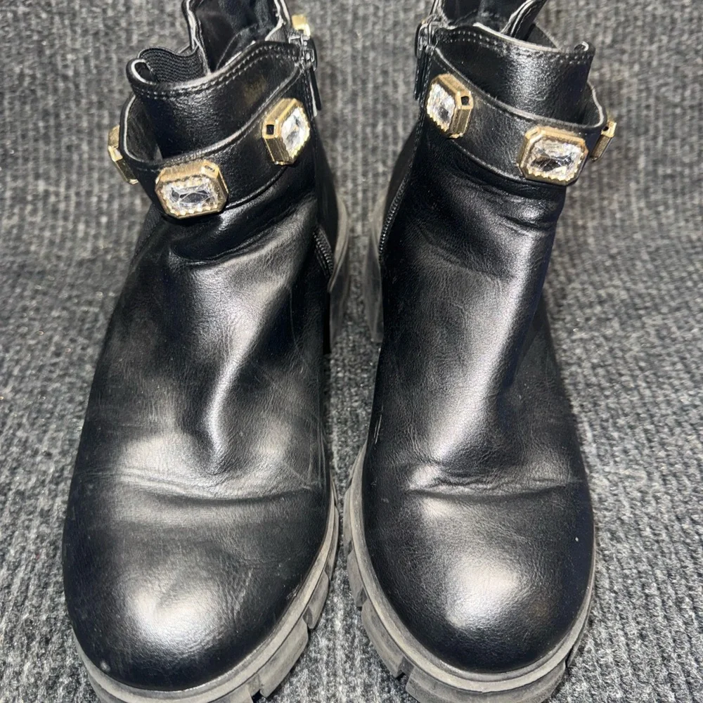 Madden NYC Black Ankle Boots with Gold Accents size 8 - Picture 4 of 6